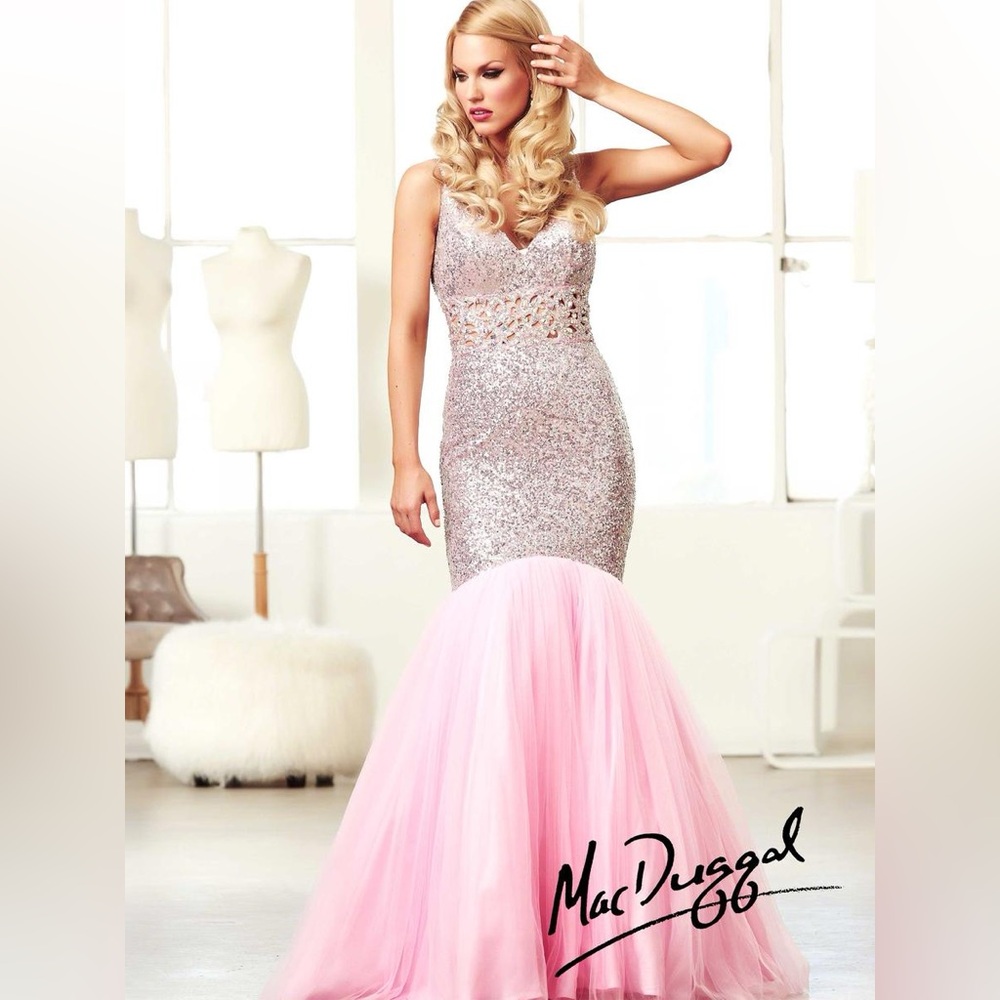 Absolutely stunning MacDougal mermaid dress size 2 pink sequences  used